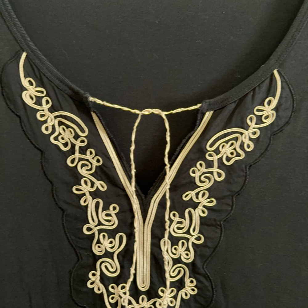 Avenue, Blk, Cotton, 3/4 sleeve, embroidered top. Excellent condition.